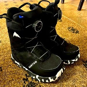 Kids Burton snowboard boots